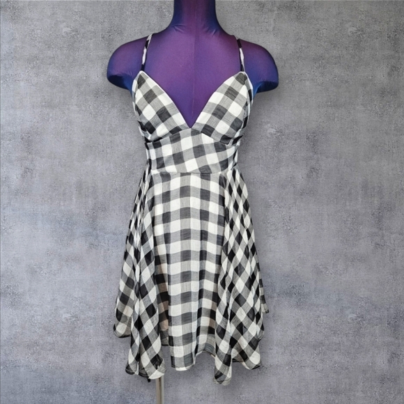 Lulus Dresses & Skirts - Lulu's Good Side Grey Black & White Gingham Chiffon Sundress Size Small
